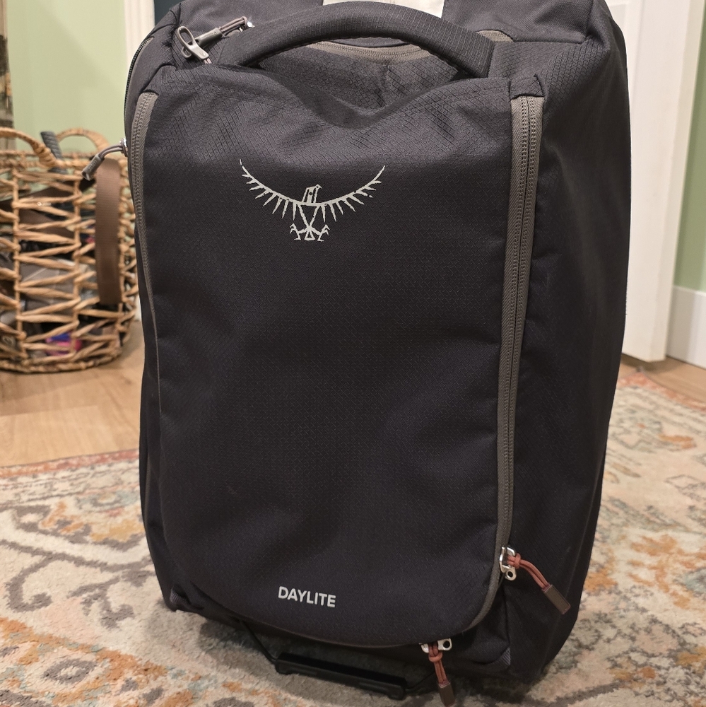 Osprey Daylite Black Roller Suitcase